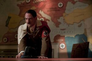 Bękarty 1: Odpytywanie z mapy na geografi było dla Adolfa bolesnym szkolnym wspomnieniem.